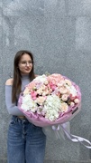 Сборный букет с пышной гортензией, гвоздикой и ароматной маттиолой — 1