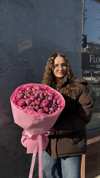 Монобукет 9 кустовых пионовидных роз