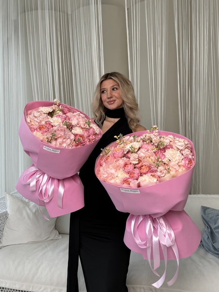 Авторский букет цветов №68 (размер М)