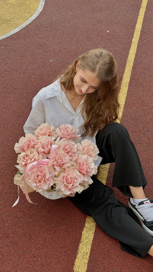 Корзина французских роз сорта «Pink Mondial» (11шт)