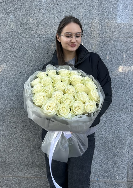 Монобукет из 25 белых роз Эквадор