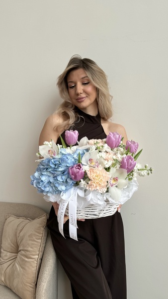 Авторская композиция в корзинке