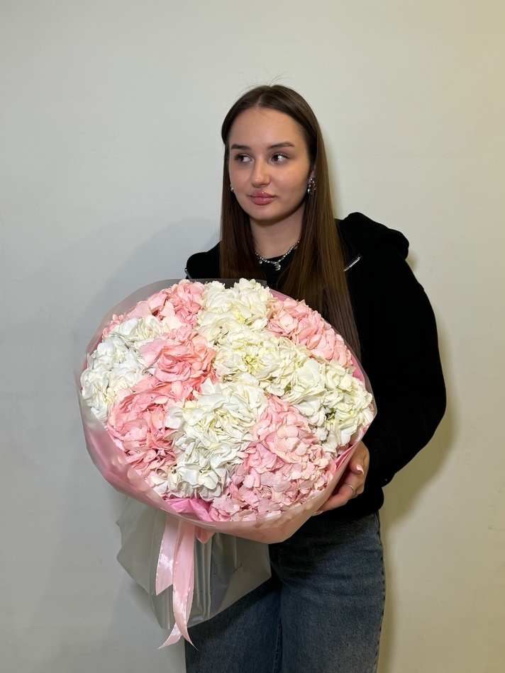 Букет из 9 гортензий