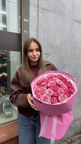 Моно букет 25 пионовидных роз