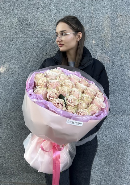 Моно букет из 25 роз сорта Pink Mondial